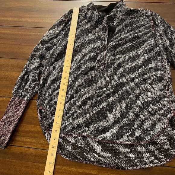 Rag and Bone Zebra Print Henley Blouse Black/grey Size XS long sleeve 100% Silk - Picture 3 of 9